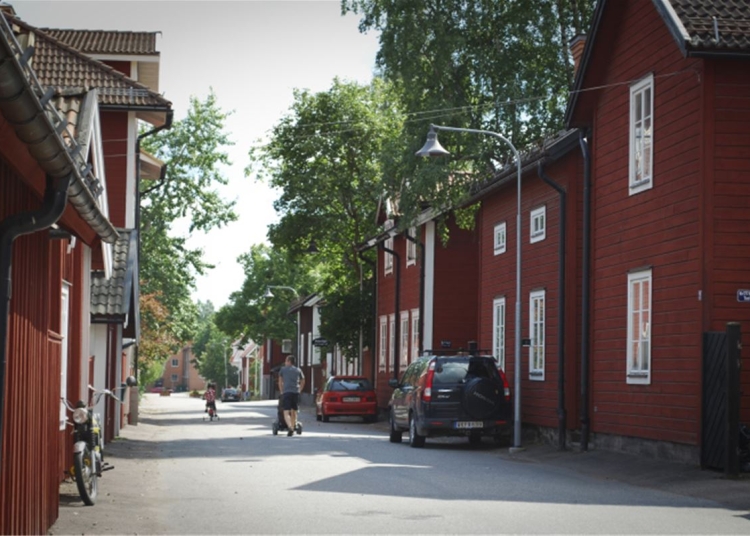 . I torsdags var det nära då en äldre byggnad brann ner till grunden och två grannfastigheter skadades i Elsborg i Falun.