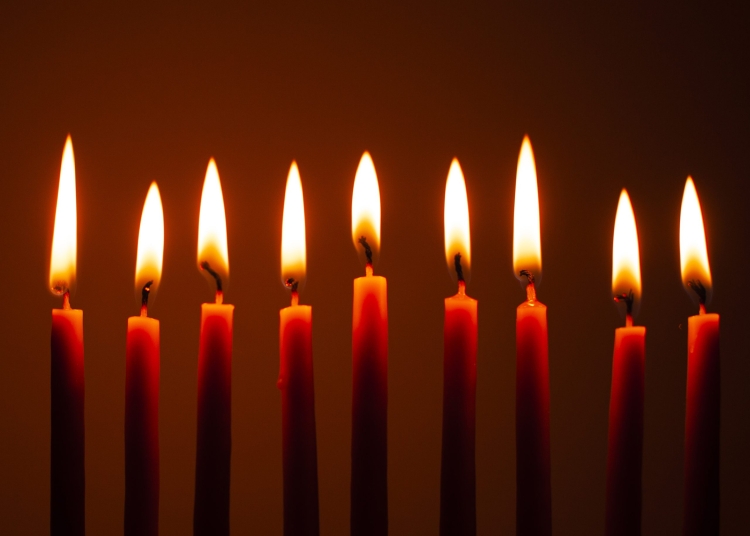 Två brandmän omkom i en husbrand i Verdal. Händelsen utreds som arbetsolycka. Lokalsamhället är i sorg.