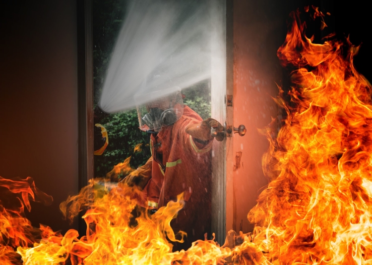 Två personer dog i bränder i Älvsjö och Kristianstad inom ett dygn. Båda utreds av polis. Inga brandorsaker ännu fastställda.