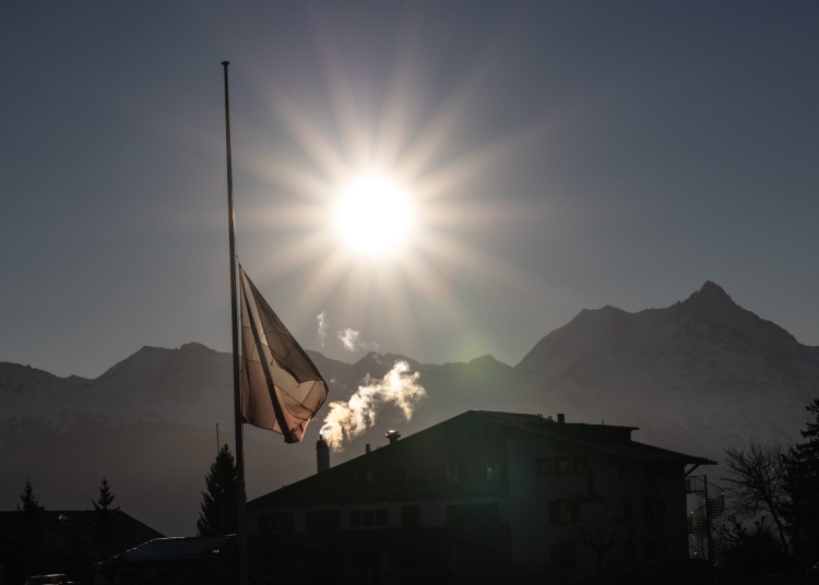 Crans-Montana väcker frågor om brandsäkerhet, utrymningsvägar och tillsyn i barer, nattklubbar och publika lokaler.